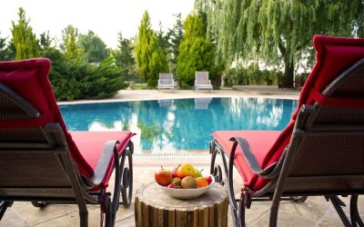 Update Your Poolside Landscaping: 5 Ideas for a Stunning Outdoor Retreat